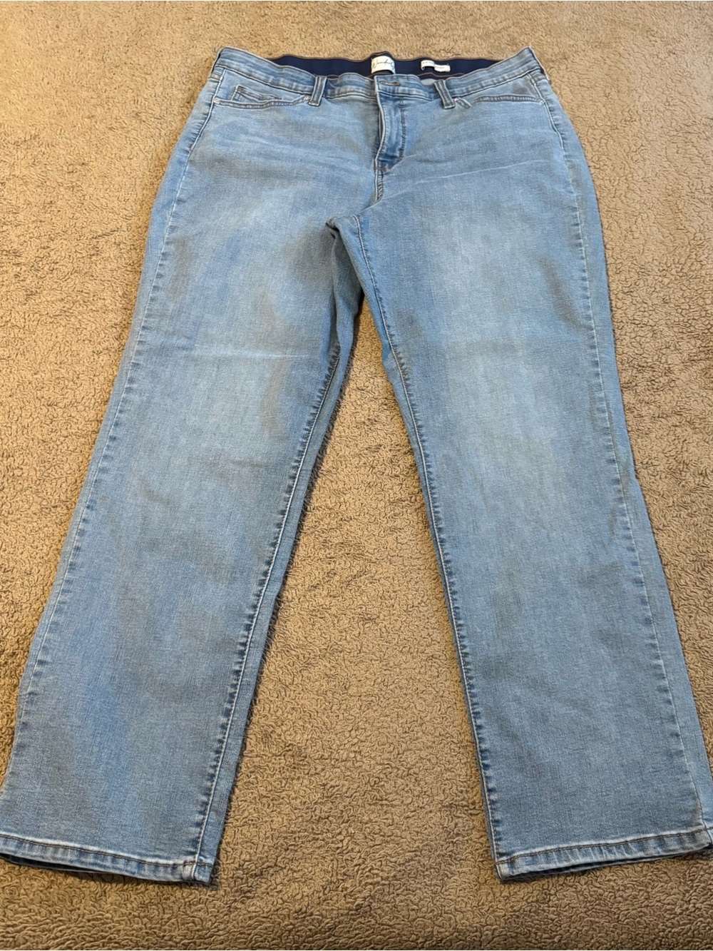 Wonderly Light Wash Straight-Leg Women's Jeans